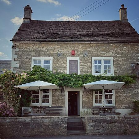 Neeld Arms Grittleton Exterior foto