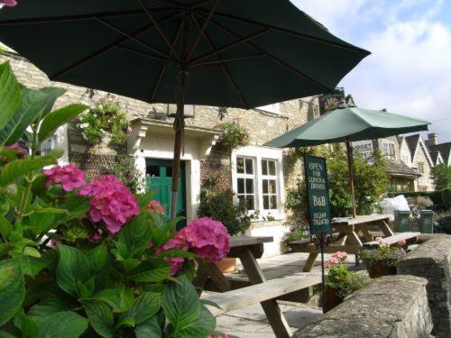 Neeld Arms Grittleton Exterior foto