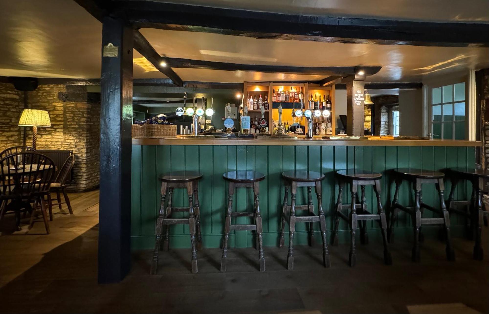 Neeld Arms Grittleton Exterior foto